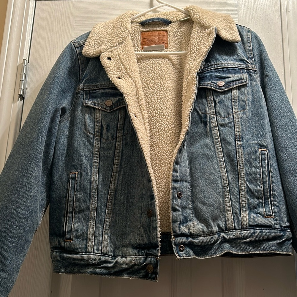 Sherpa lined Levi’s jeans jacket